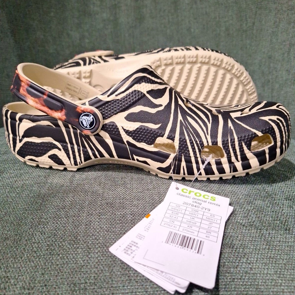 Crocs Classic Clogs. Size 9M/11W
